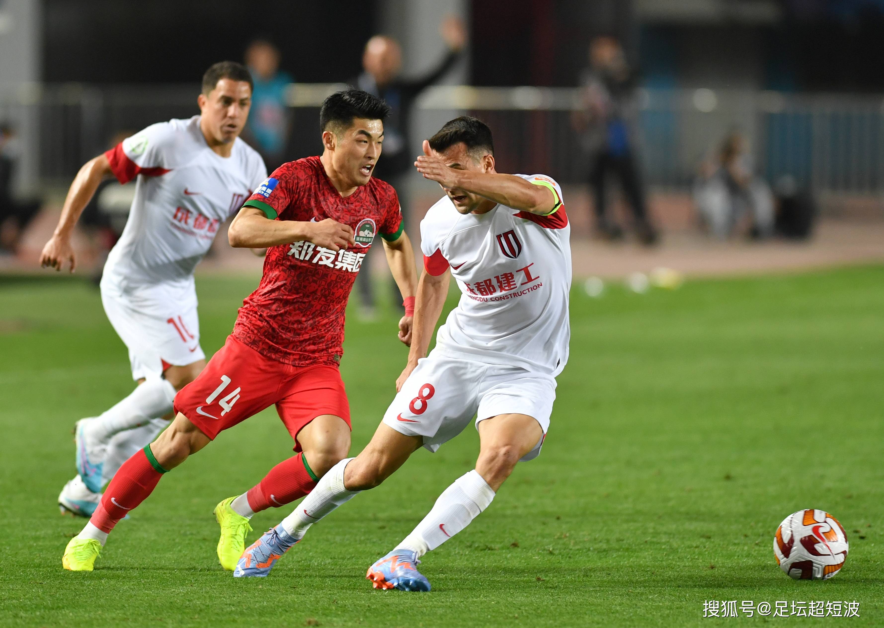 与国际足坛 与国际足坛